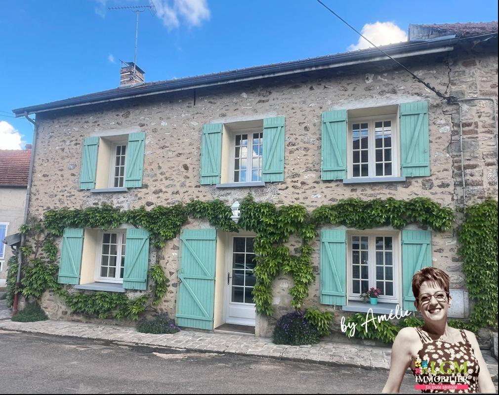 Pretty stone village house - 158 m² - 4 bedrooms