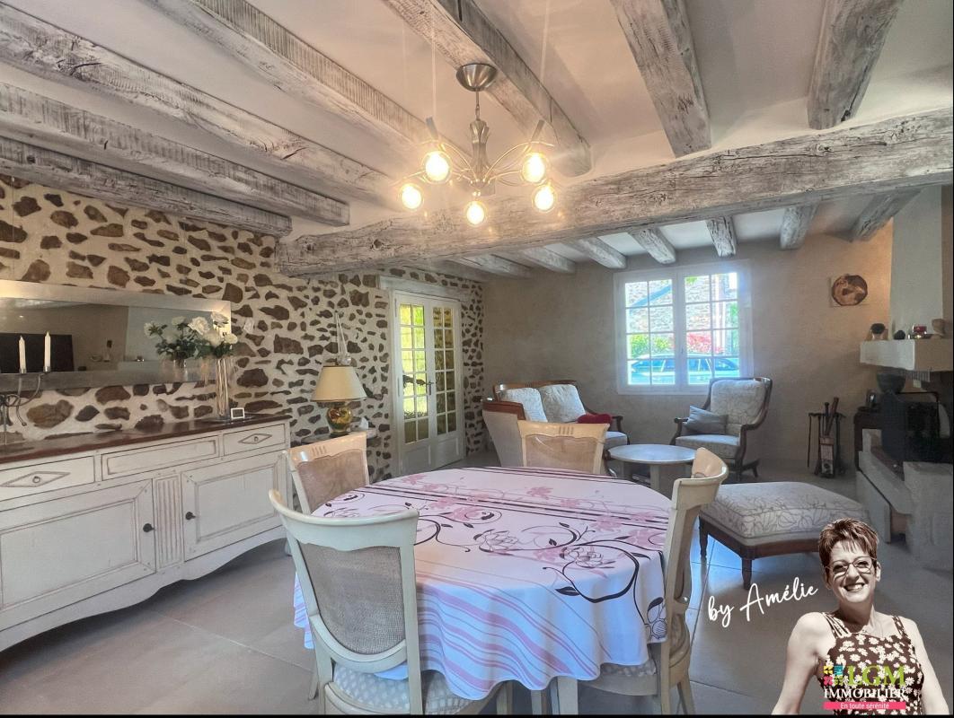Pretty stone village house - 158 m² - 4 bedrooms