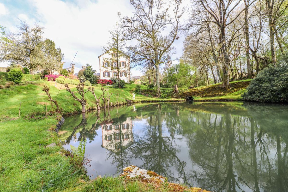 Former hunting lodge and pond near Carhaix