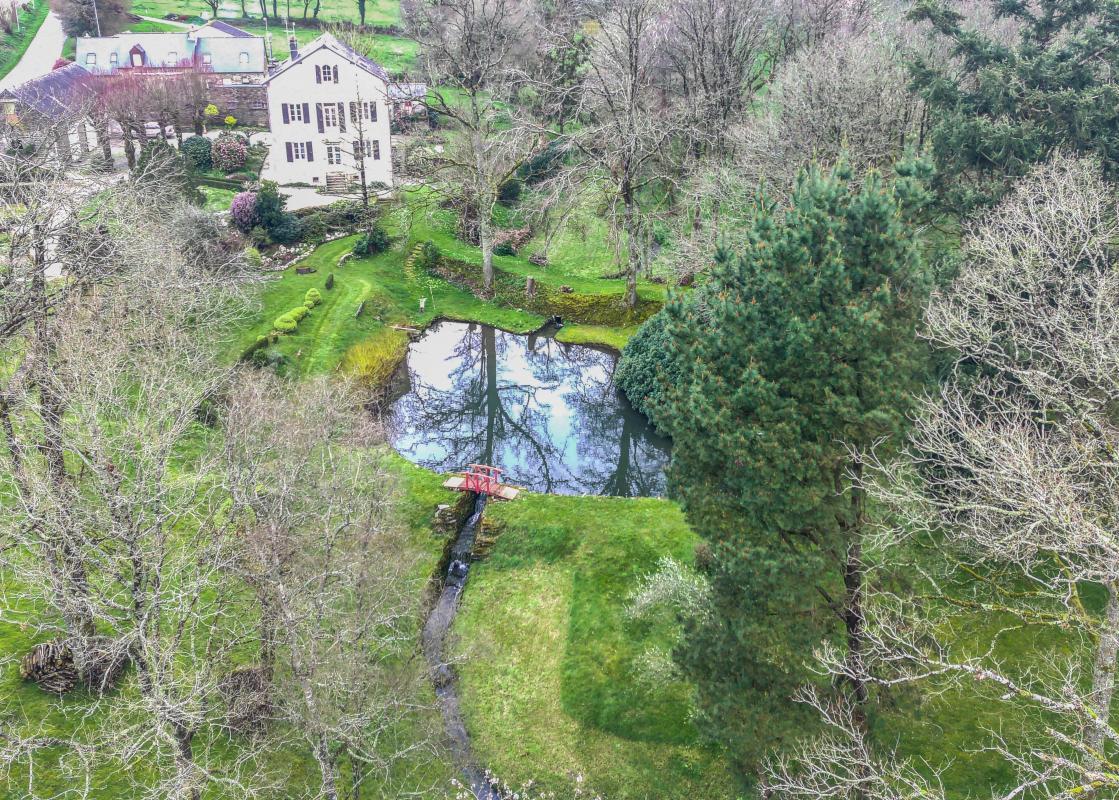 Former hunting lodge and pond near Carhaix