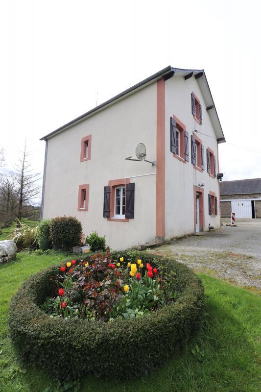 Former hunting lodge and pond near Carhaix