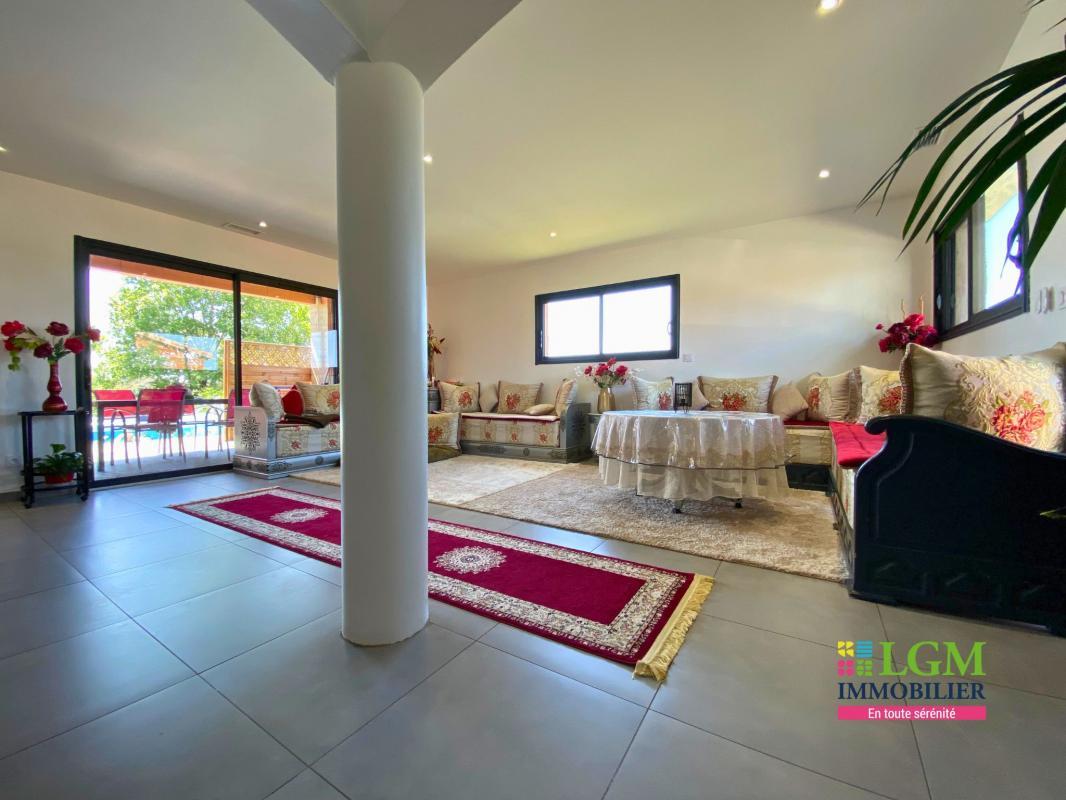 Compra: Vivenda (82300)
