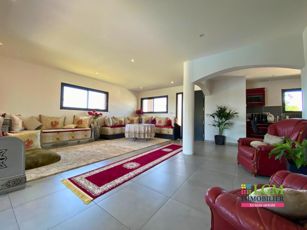 Compra: Vivenda (82300)