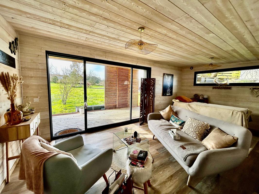 Andilly, family home with reception room, chalet and swimming pool