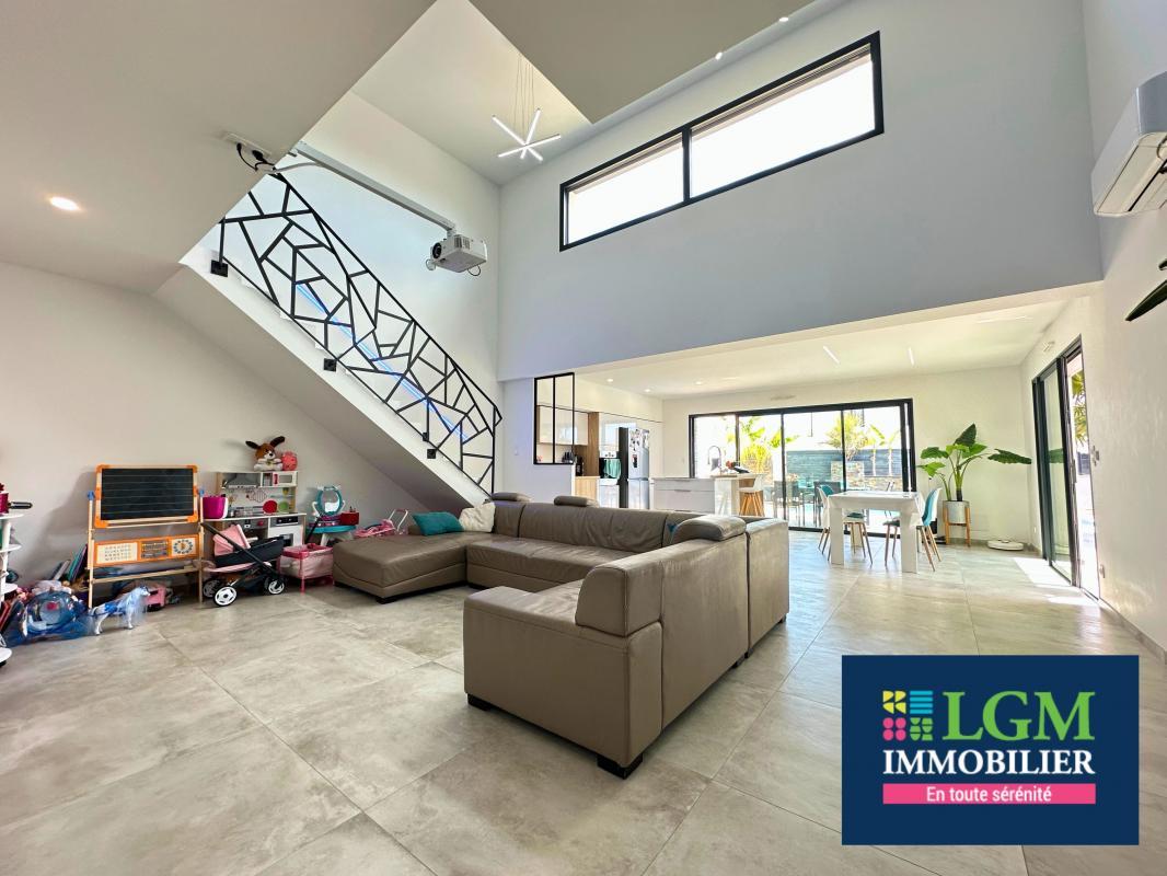 Exclusively!! Cournonterral – Contemporary villa 125 m² – 3 bedrooms – Swimming pool – garage