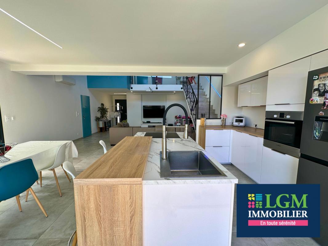 Exclusively!! Cournonterral – Contemporary villa 125 m² – 3 bedrooms – Swimming pool – garage