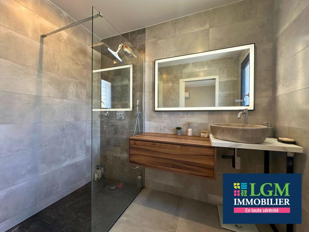 Exclusively!! Cournonterral – Contemporary villa 125 m² – 3 bedrooms – Swimming pool – garage