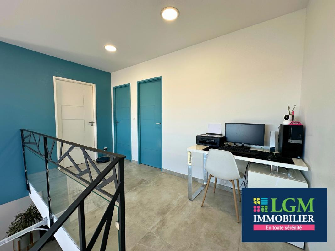 Exclusively!! Cournonterral – Contemporary villa 125 m² – 3 bedrooms – Swimming pool – garage