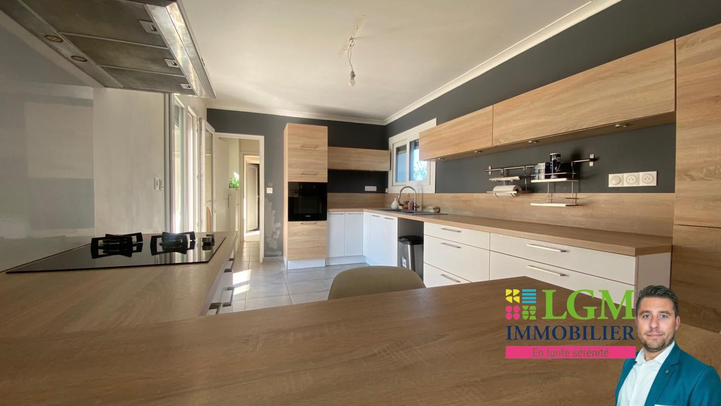 Beauvoisin House 4 bedrooms + outbuildings 1489m2 of land