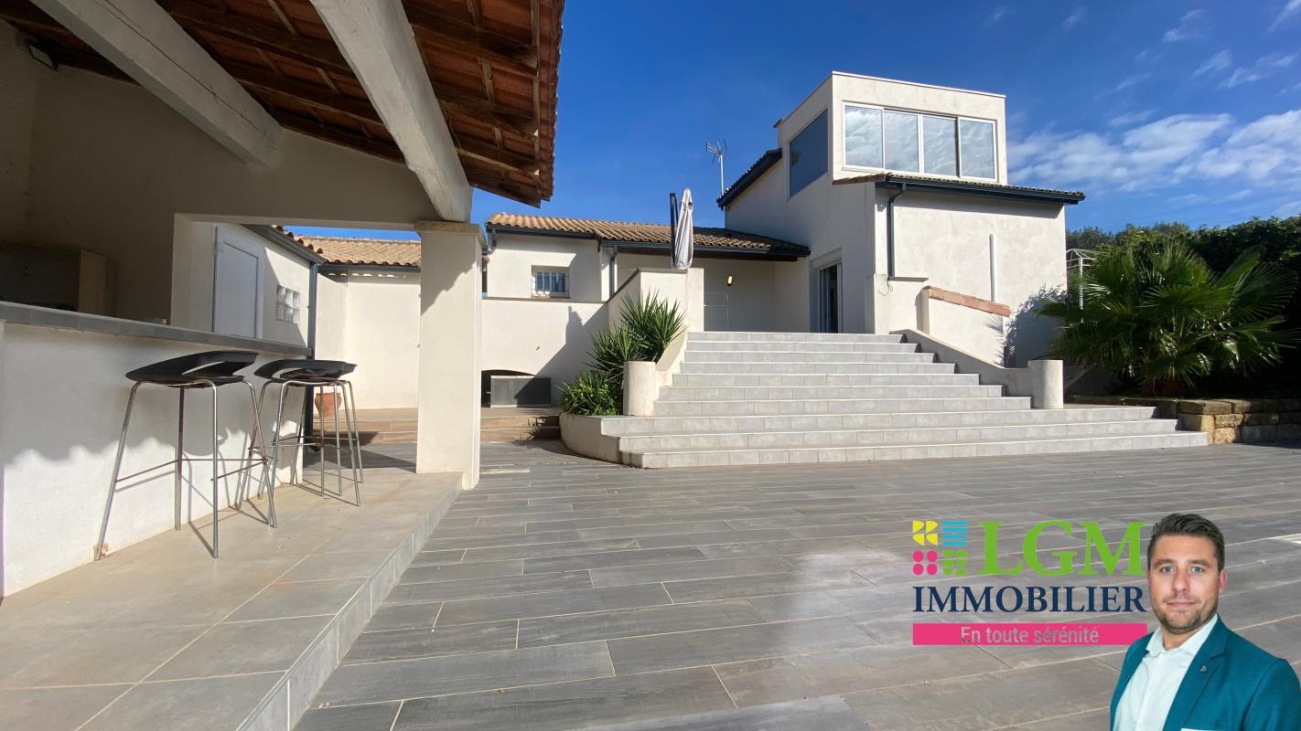 Beauvoisin House 4 bedrooms + outbuildings 1489m2 of land