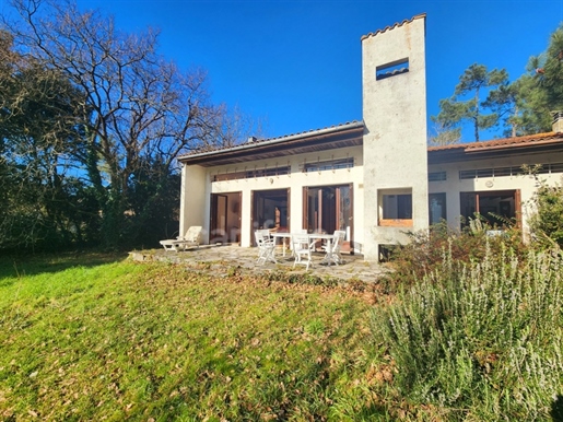 Double Maison de 200m², 8 pièces sur un terrain de 3828m², 500m du bord de Mer - situation idéale -
