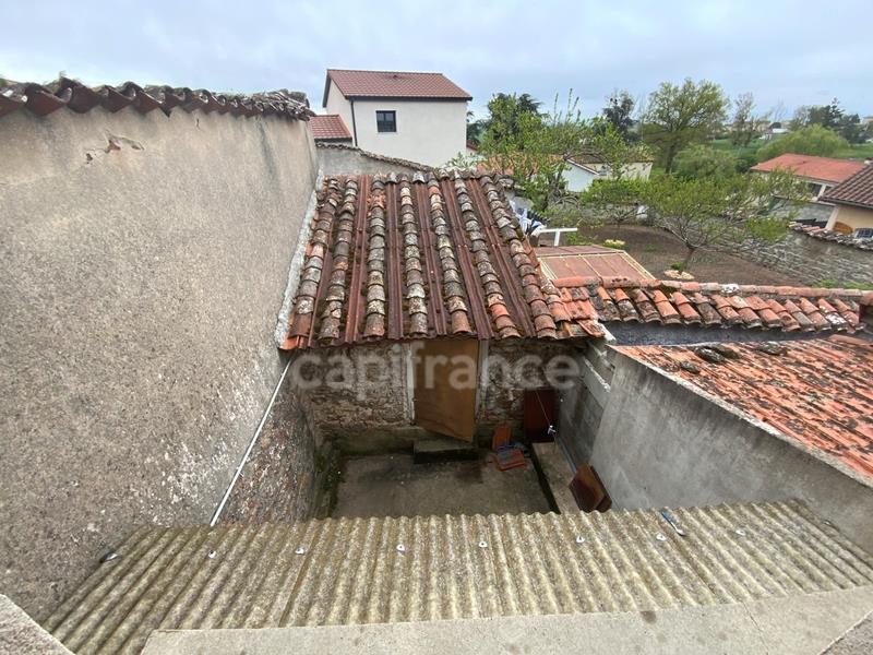 St Barthelemy Lestra (42). Maison de village de 56 M2 avec sa courrette et son terrain non attenant