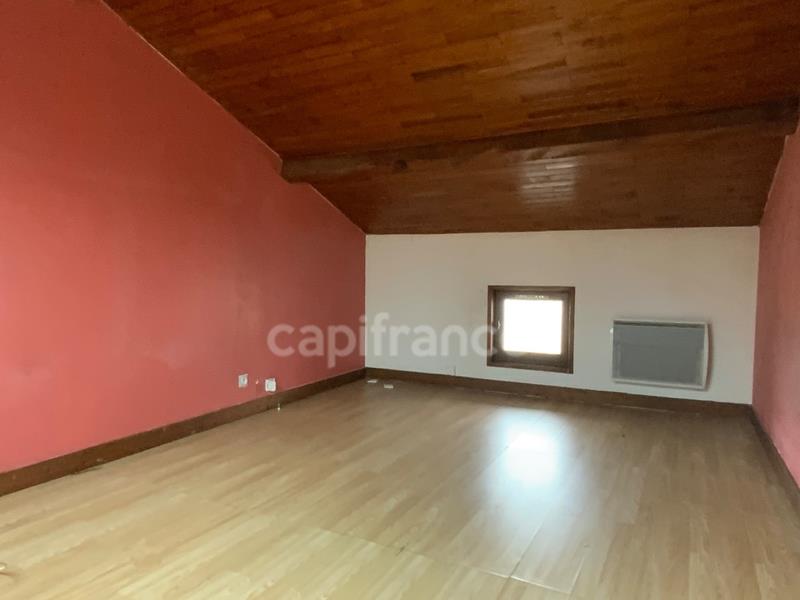 St Barthelemy Lestra (42). Maison de village de 56 M2 avec sa courrette et son terrain non attenant