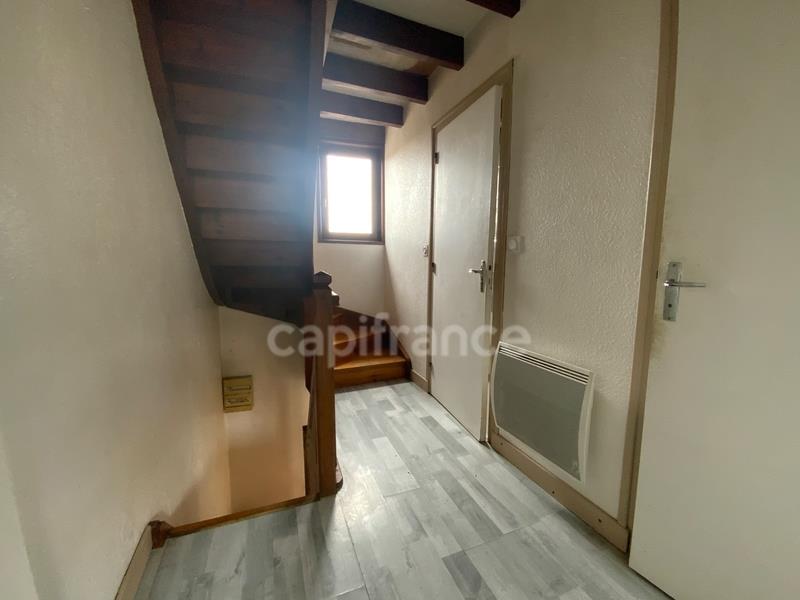 St Barthelemy Lestra (42). Maison de village de 56 M2 avec sa courrette et son terrain non attenant