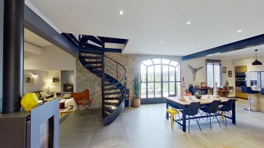 For Sale – Magnificent Contemporary Property in Roussillon, Heart of the Luberon