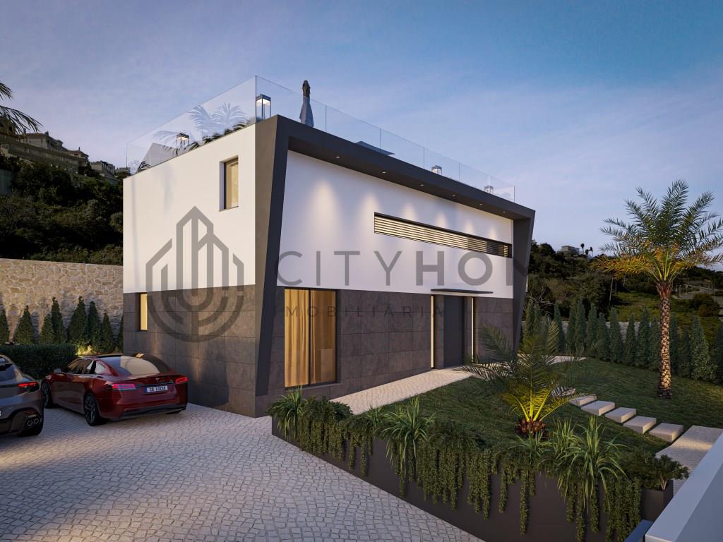 Detached 4 Bedroom Villa with Pool