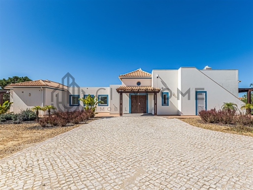 Single storey villa with swimming pool in Galé