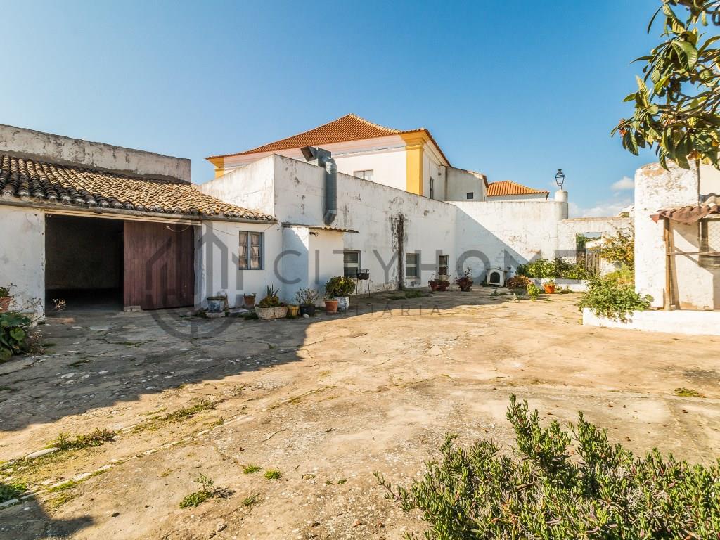 Rural farm in the center of Pêra