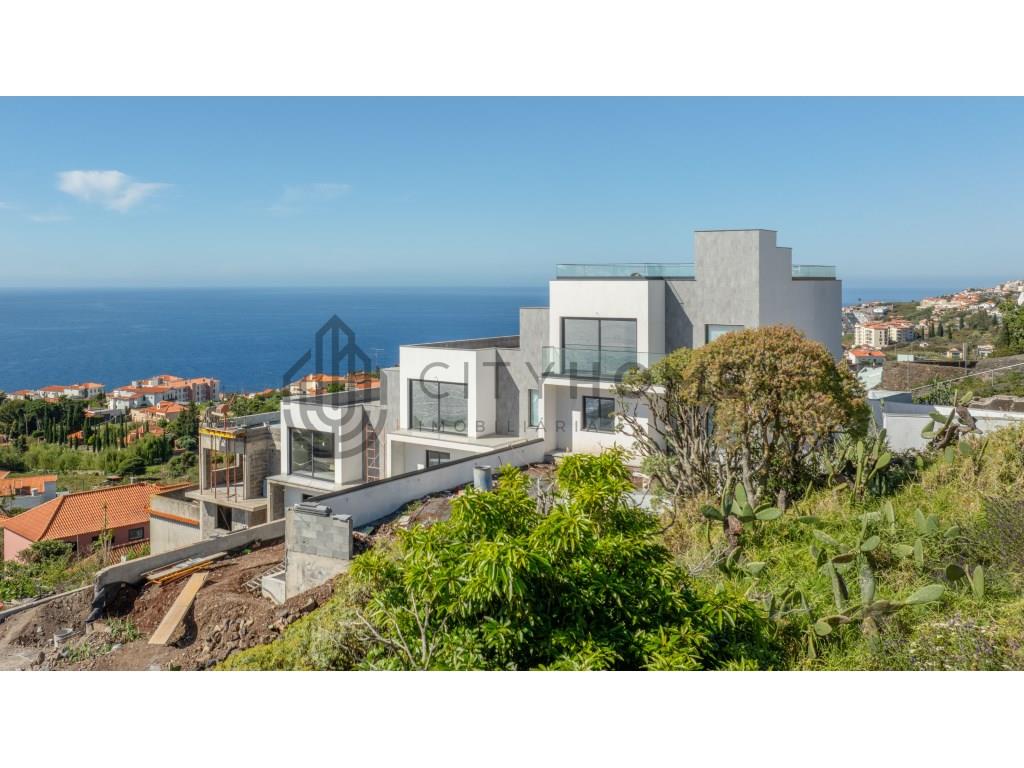 3 bedroom villa at the end of the band with private pool and sea views
