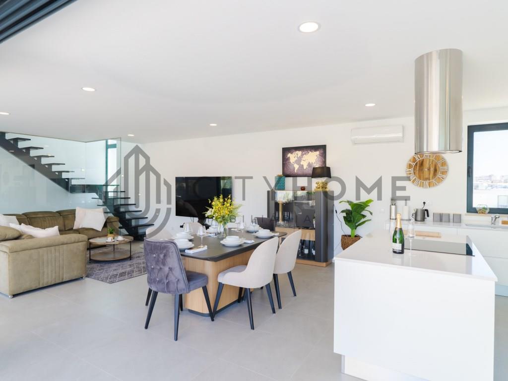Contemporary 3 bedroom villa with swimming pool