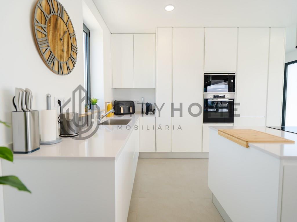 Contemporary 3 bedroom villa with swimming pool