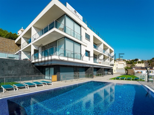 Apartamento de 1+1 dormitorios con piscina y azotea privada con 238,35 m2, garaje, vistas al mar y p