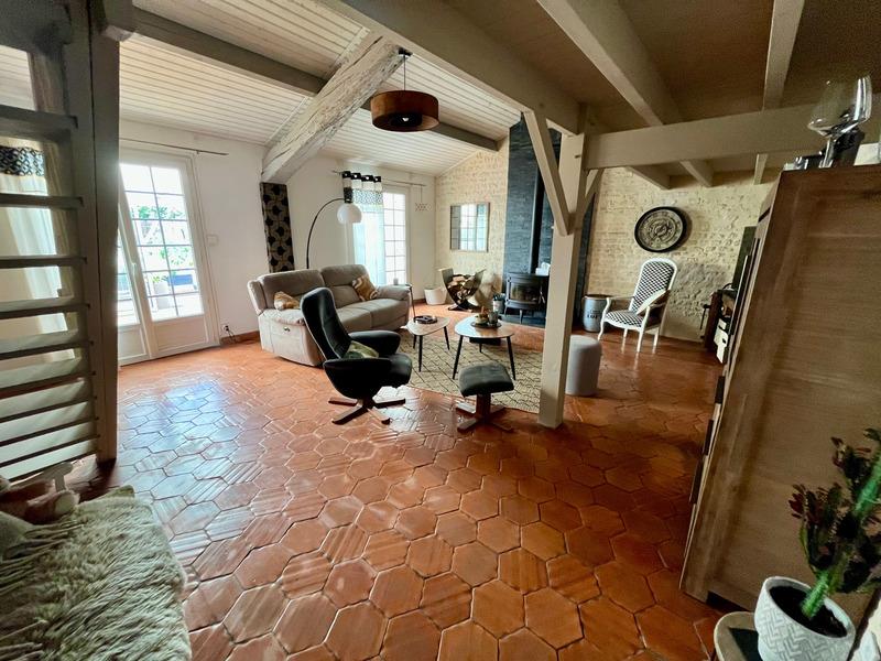 Sainte Gemme la Plaine (85400) Charming farmhouse completely renovated with gite and annexes on 900