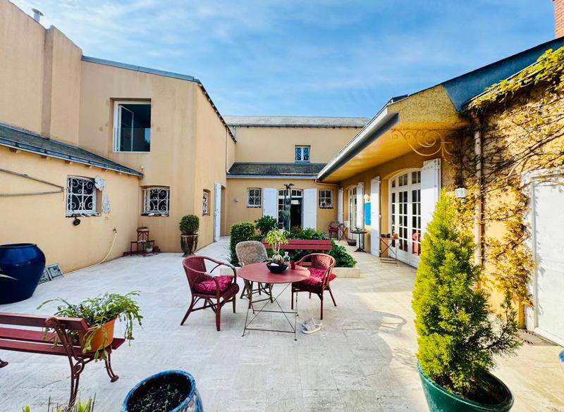 La Roche Sur Yon (85) - Pentagone - Maison De Caractere Bourree De Charme Avec Piscine Et Jardin Clo