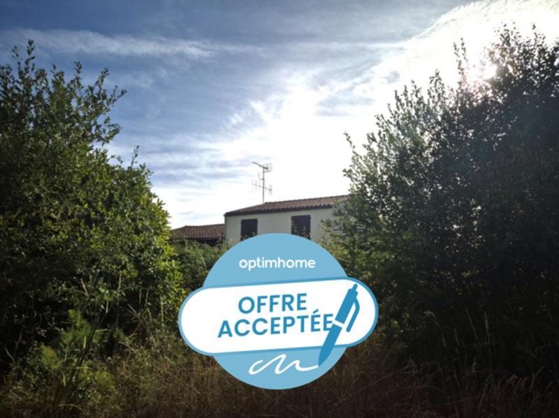 Lairoux (85) Pleasant 3 bedroom family house with veranda, swimming pool and guest house on park cl