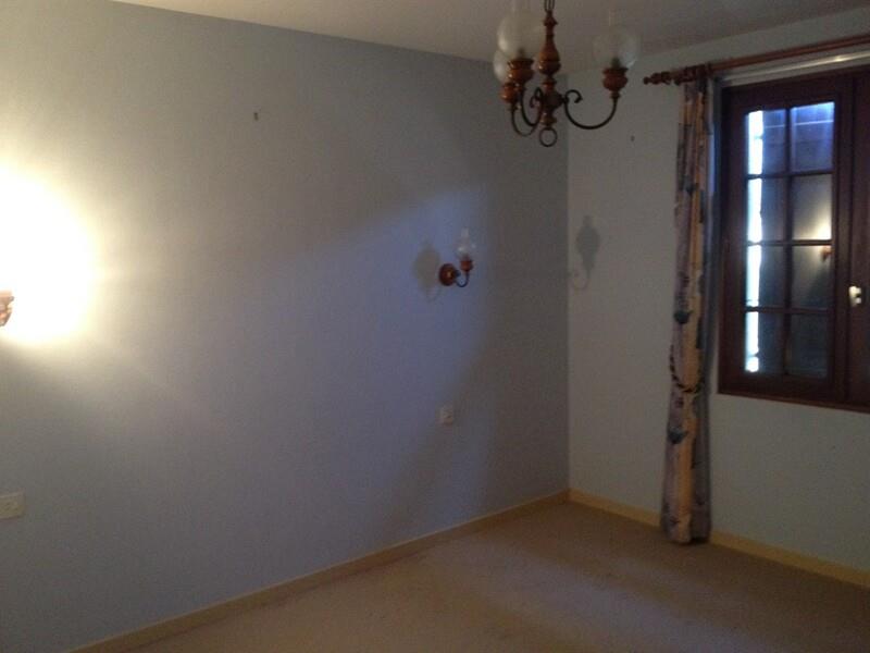 Lairoux (85) Pleasant 3 bedroom family house with veranda, swimming pool and guest house on park cl