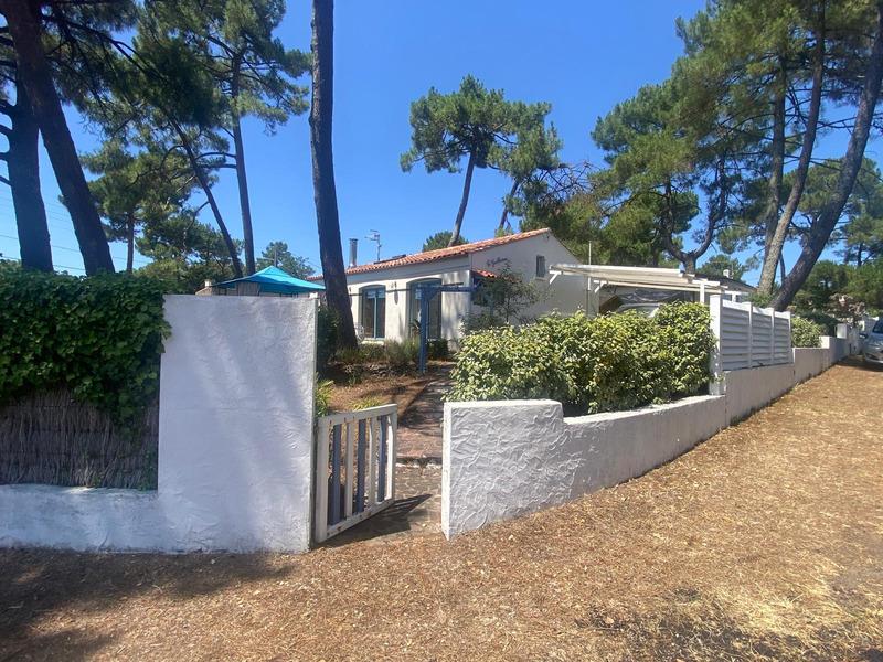 La Tranche sur Mer 85 La Grière 400M from the sea Charming single-storey villa with annexes on 550M