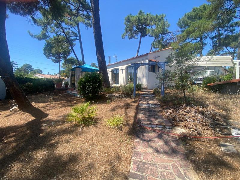 La Tranche sur Mer 85 La Grière 400M from the sea Charming single-storey villa with annexes on 550M