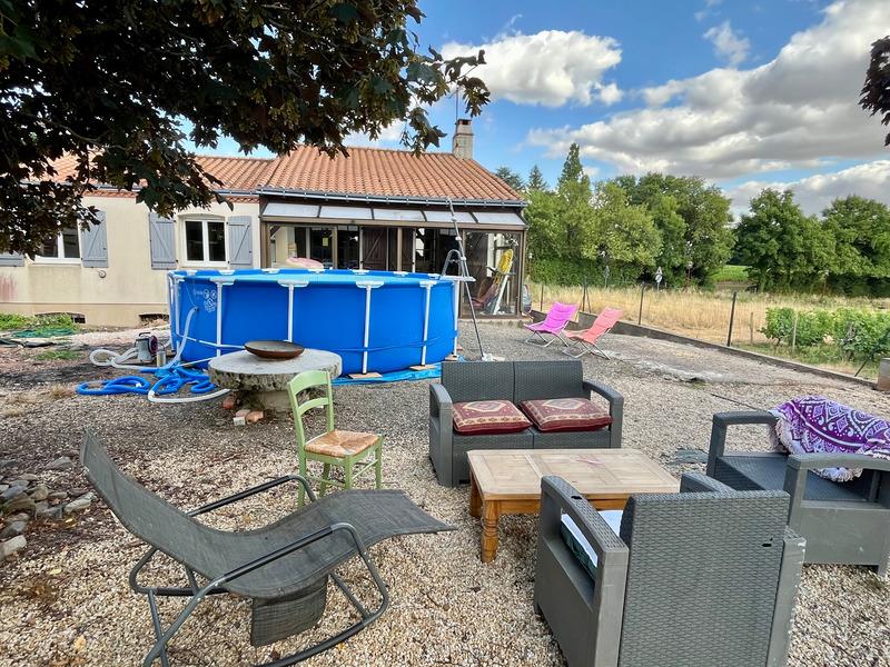 Rosnay (85320) in the heart of the vineyard house on full basement 4 bedrooms with veranda and anne