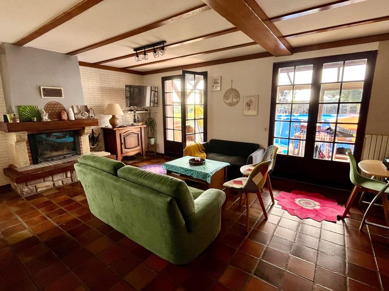 Rosnay (85320) in the heart of the vineyard house on full basement 4 bedrooms with veranda and anne