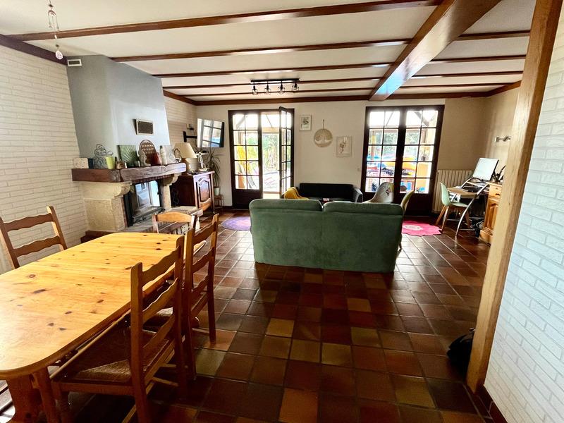Rosnay (85320) in the heart of the vineyard house on full basement 4 bedrooms with veranda and anne