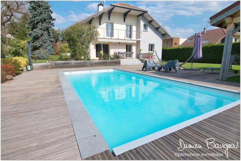 Maison de 153 m² (293 m² utiles) sur 1150 m² de terrain avec piscine et pool house