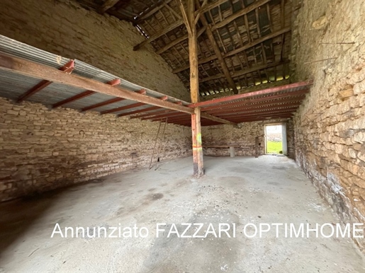 For sale, close to Belgium and Luxembourg, a house to renovate with a 95 m² barn and 653 m² of land!