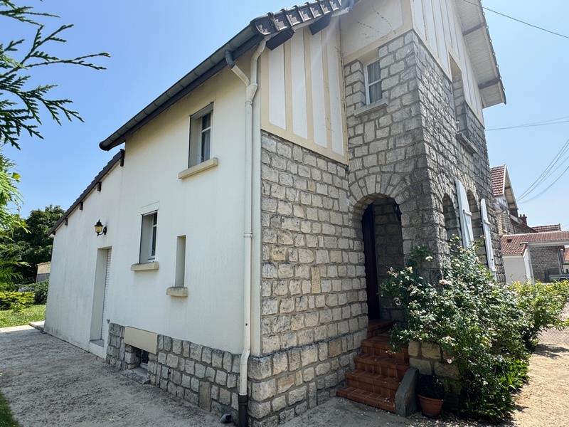 Centre Ville - Maison En Pierres Avec Garage Et Jardin