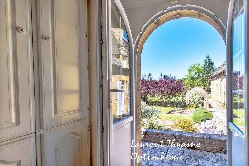 Secret retreat in the heart of Périgord – 15th century noble residence with swimming pool and outbui