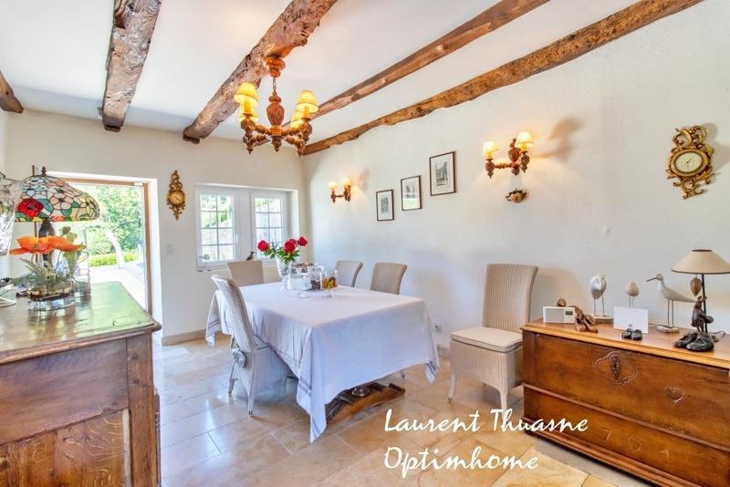 Secret retreat in the heart of Périgord – 15th century noble residence with swimming pool and outbui