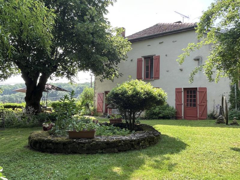 Semur-En-Auxois 20min:maison de caractère 200m²+gîte 42m²,9 pièces,5 chambres,terrain 6000m²,dépenda