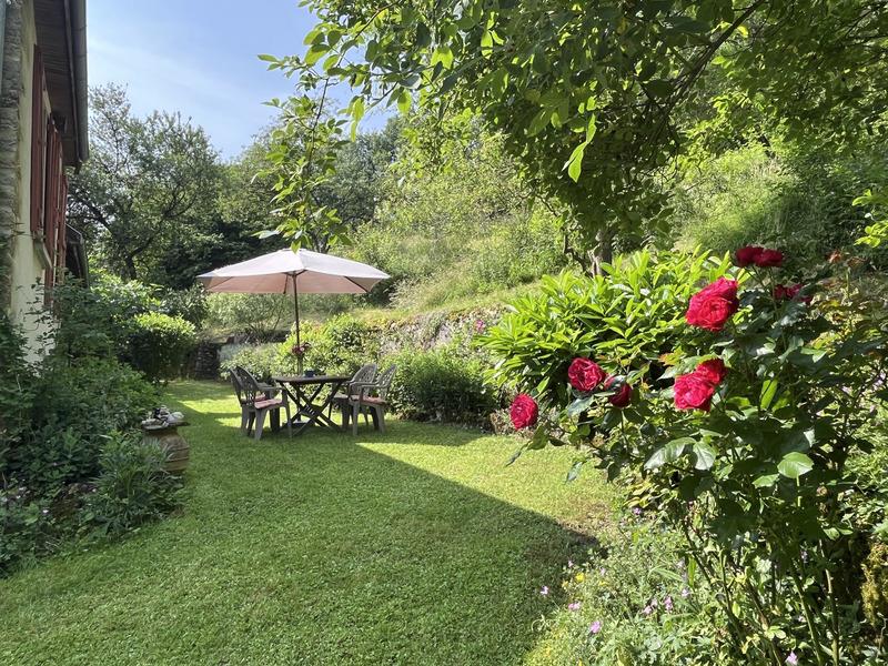 Semur-En-Auxois 20min:maison de caractère 200m²+gîte 42m²,9 pièces,5 chambres,terrain 6000m²,dépenda