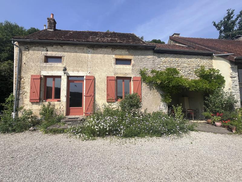 Semur-En-Auxois 20min:maison de caractère 200m²+gîte 42m²,9 pièces,5 chambres,terrain 6000m²,dépenda