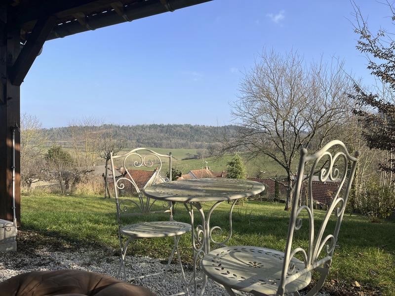 Montbard 7min : maison rénovée 142m² + logis 58m², dépendances, jardin, piscine. Prix : 375 000€