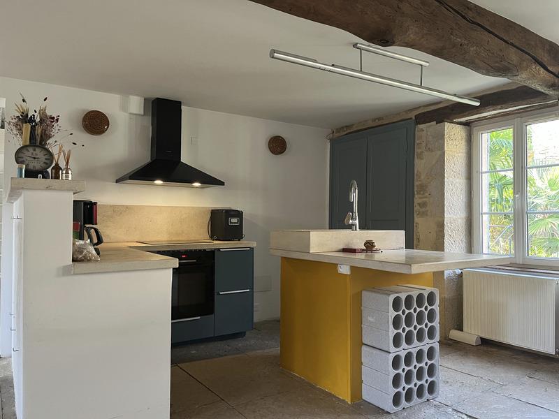 Montbard 7min : maison rénovée 142m² + logis 58m², dépendances, jardin, piscine. Prix : 375 000€