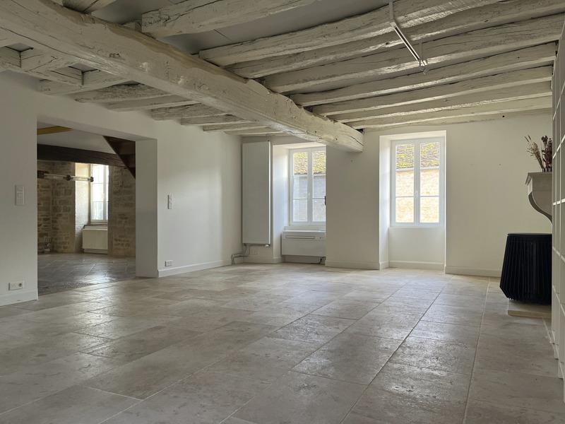 Montbard 7min : maison rénovée 142m² + logis 58m², dépendances, jardin, piscine. Prix : 375 000€