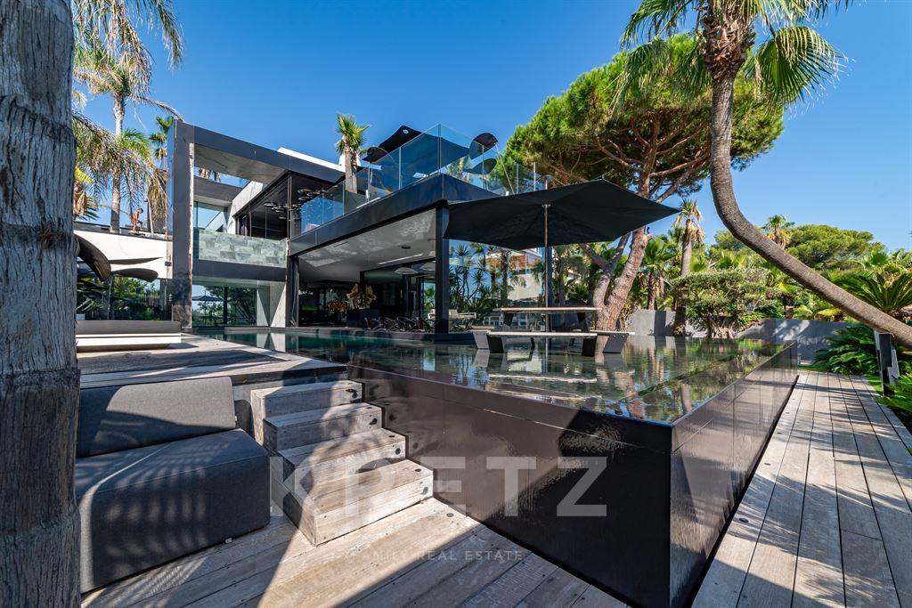 Prestigious architect-designed villa with sea view