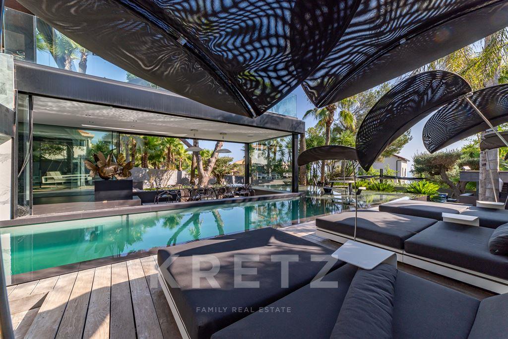 Prestigious architect-designed villa with sea view