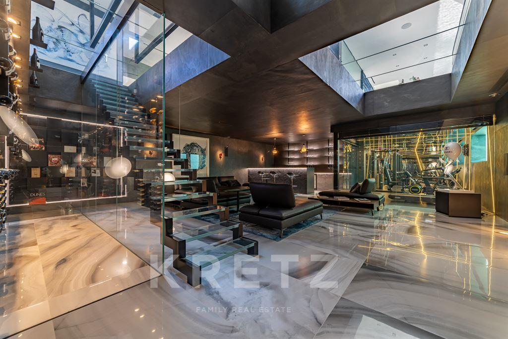 Prestigious architect-designed villa with sea view