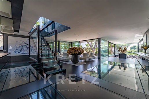 Moradia de prestígio, concebida por um arquiteto, com vista para o mar